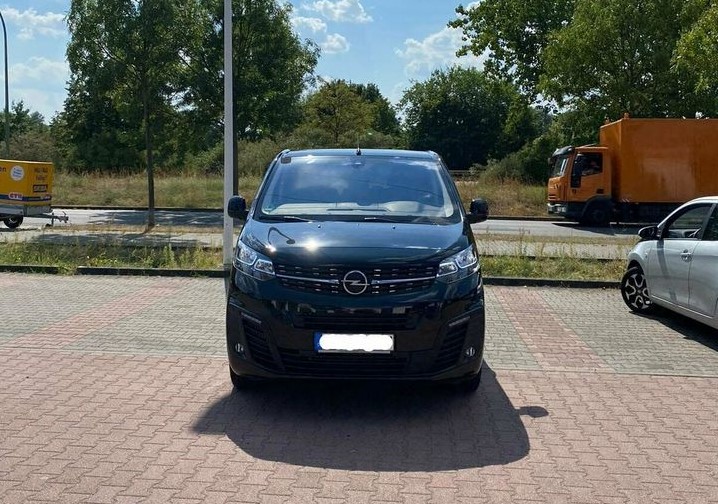Opel Zafira Automatik 8 Sitzer Automieten in berlin Autovermietung