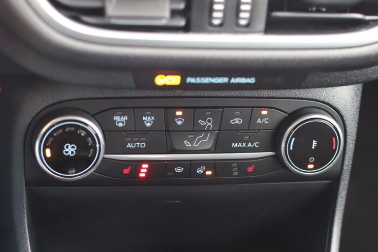 Ford Fiesta kleinwangen Automatik Mietwagen barzahlung
